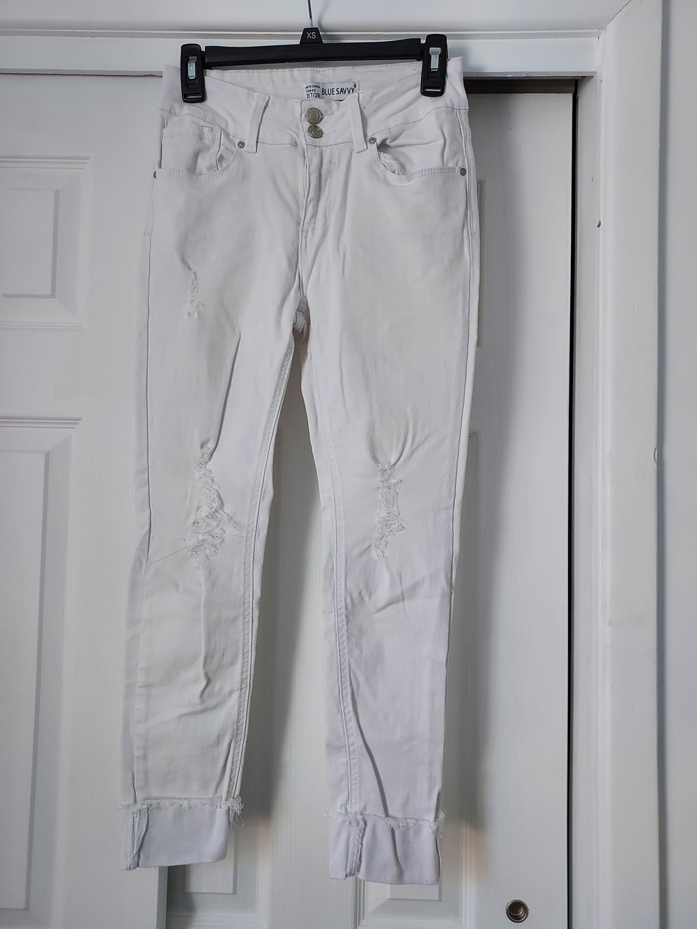 White Distressed Skinny Jeans by Blue Savvy
